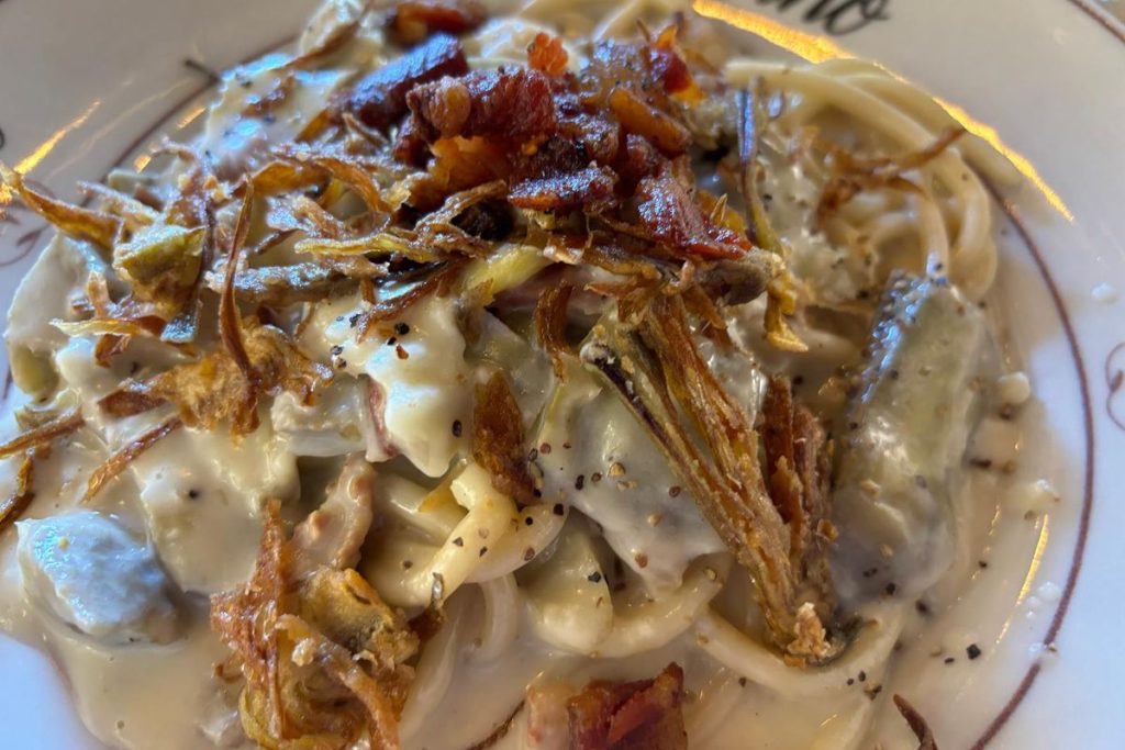 a tipical dish of pasta with cheese, bacon and artichokes and the link to go to the article about roman cuisine

