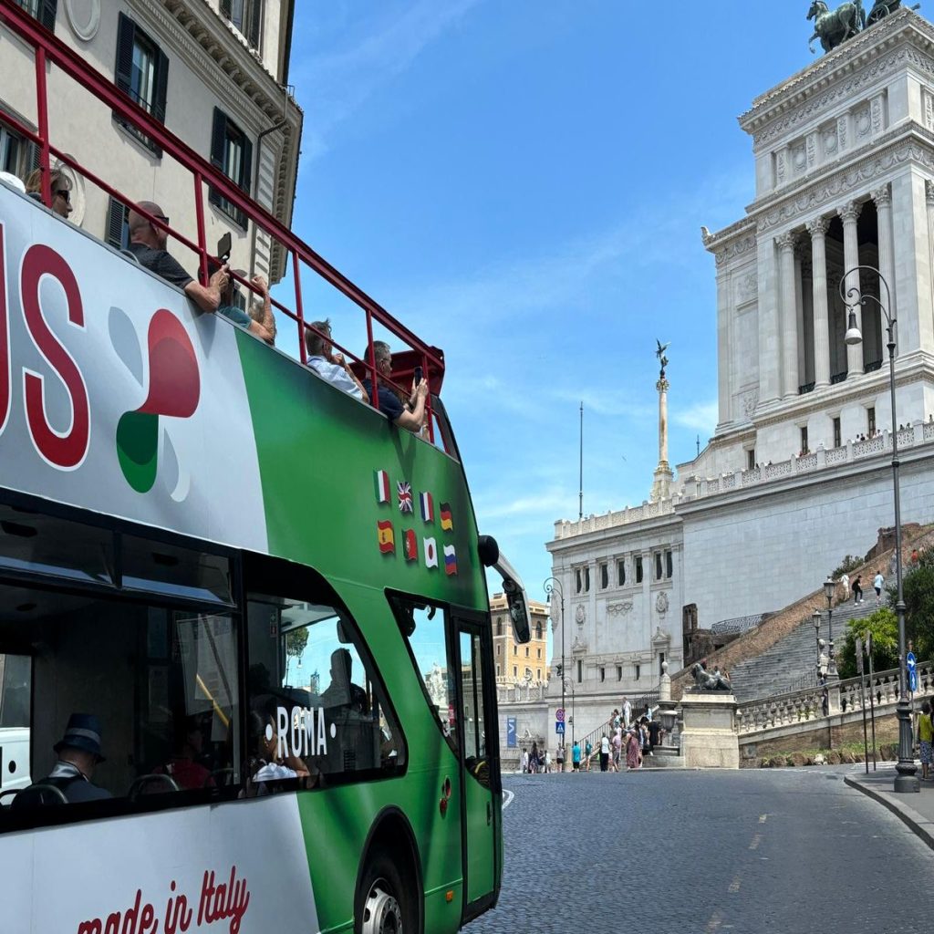 get around rome hop on off_igotorome.jpg