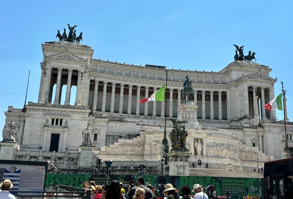palaces in rome_igotorome_altar of fatherland