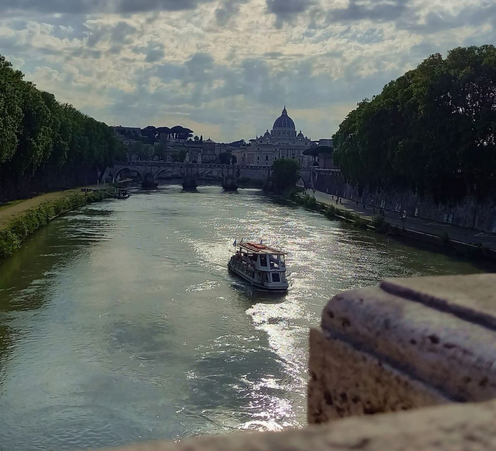 rome best neighborhoods_igotorome_tiber cruises